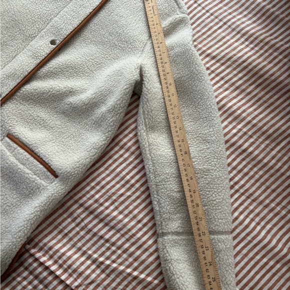 Old Navy Cream Sherpa coat with suede lining Size S - Picture 7 of 7